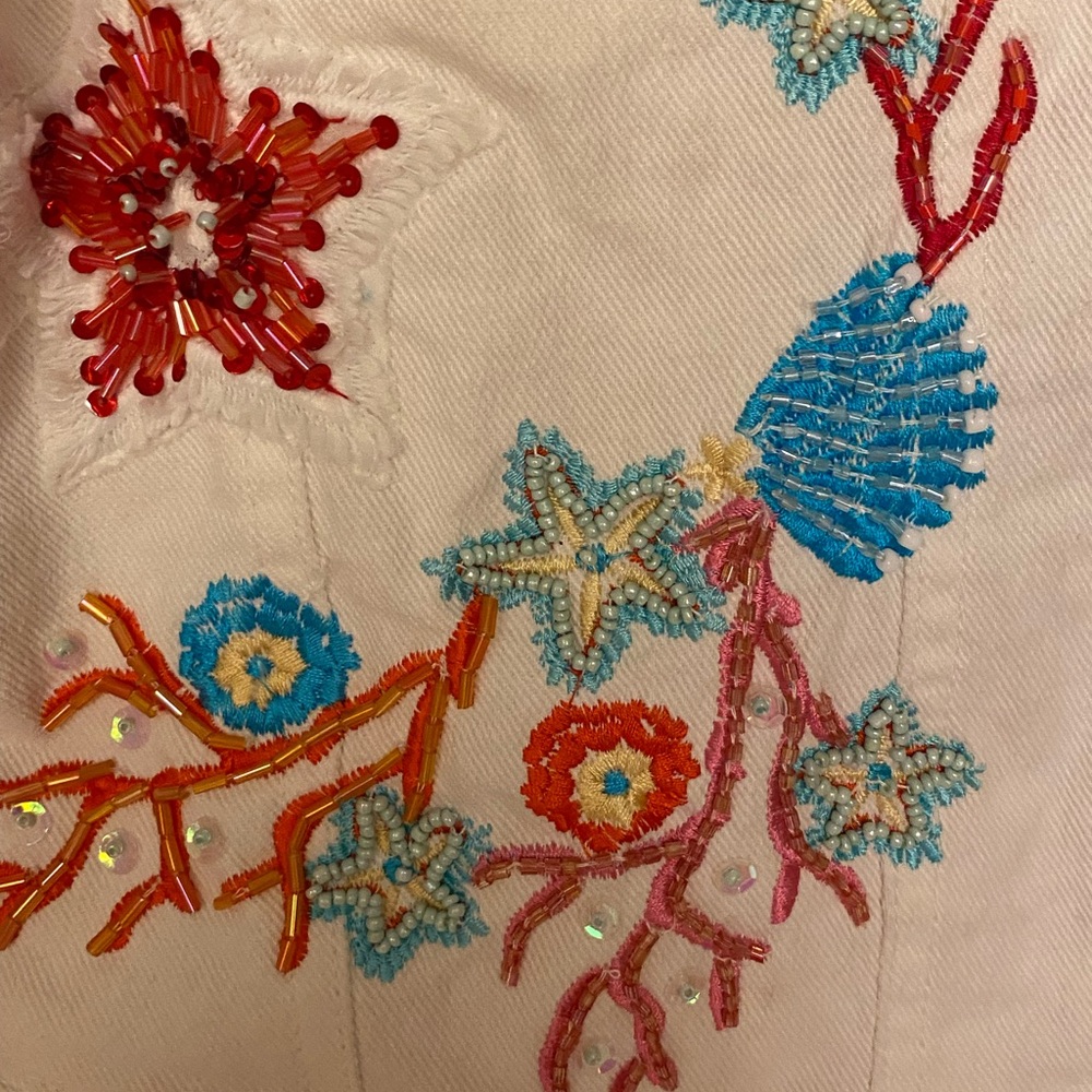 Beautiful white jean jacket from France. - Picture 2 of 11